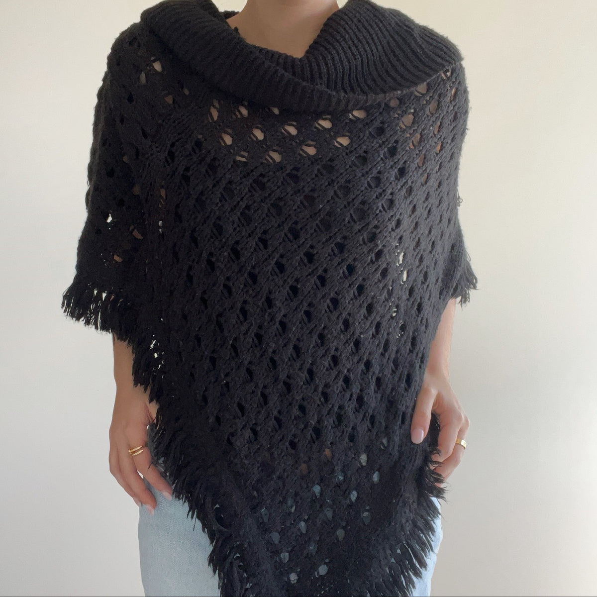 PONCHO WITH FRINGE
