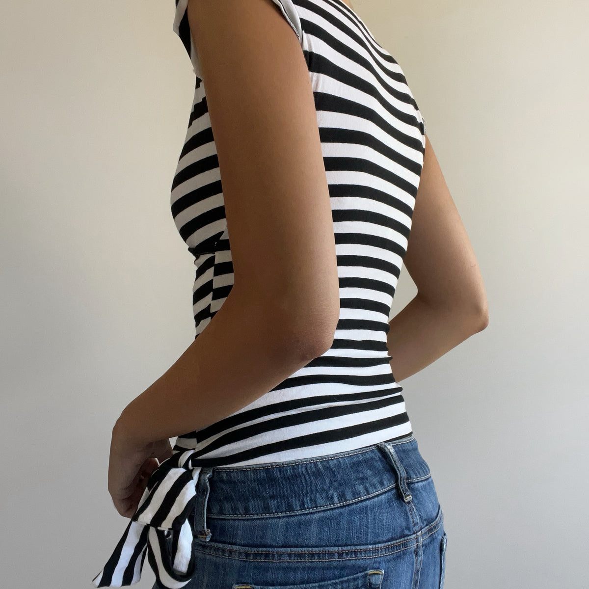 B&W STRIPED WRAP TANK