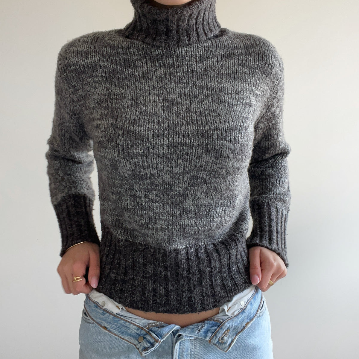TWO TONE ROLL KNIT