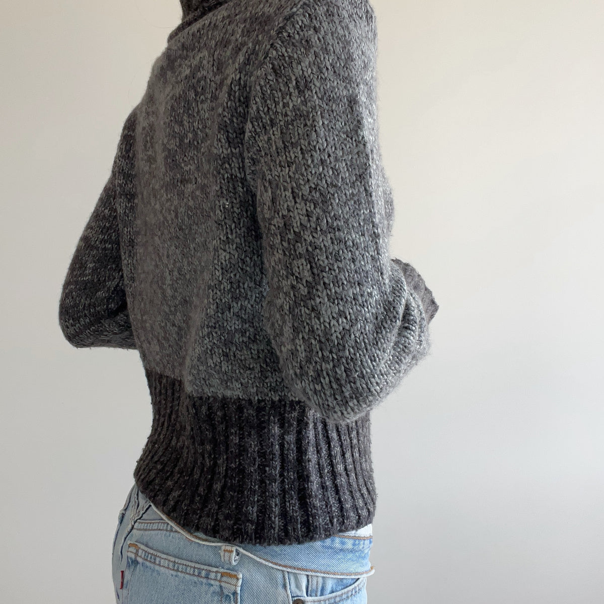 TWO TONE ROLL KNIT