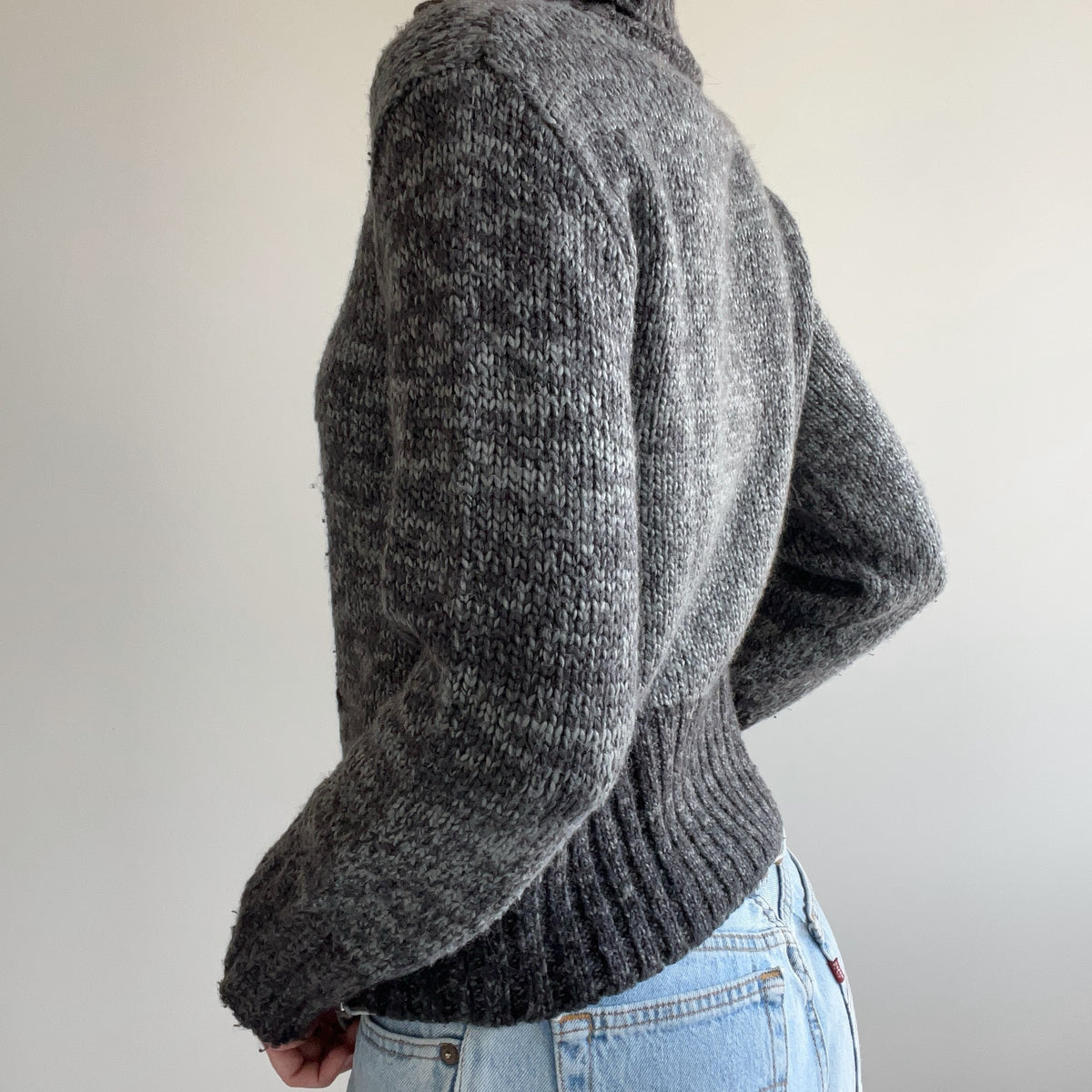 TWO TONE ROLL KNIT