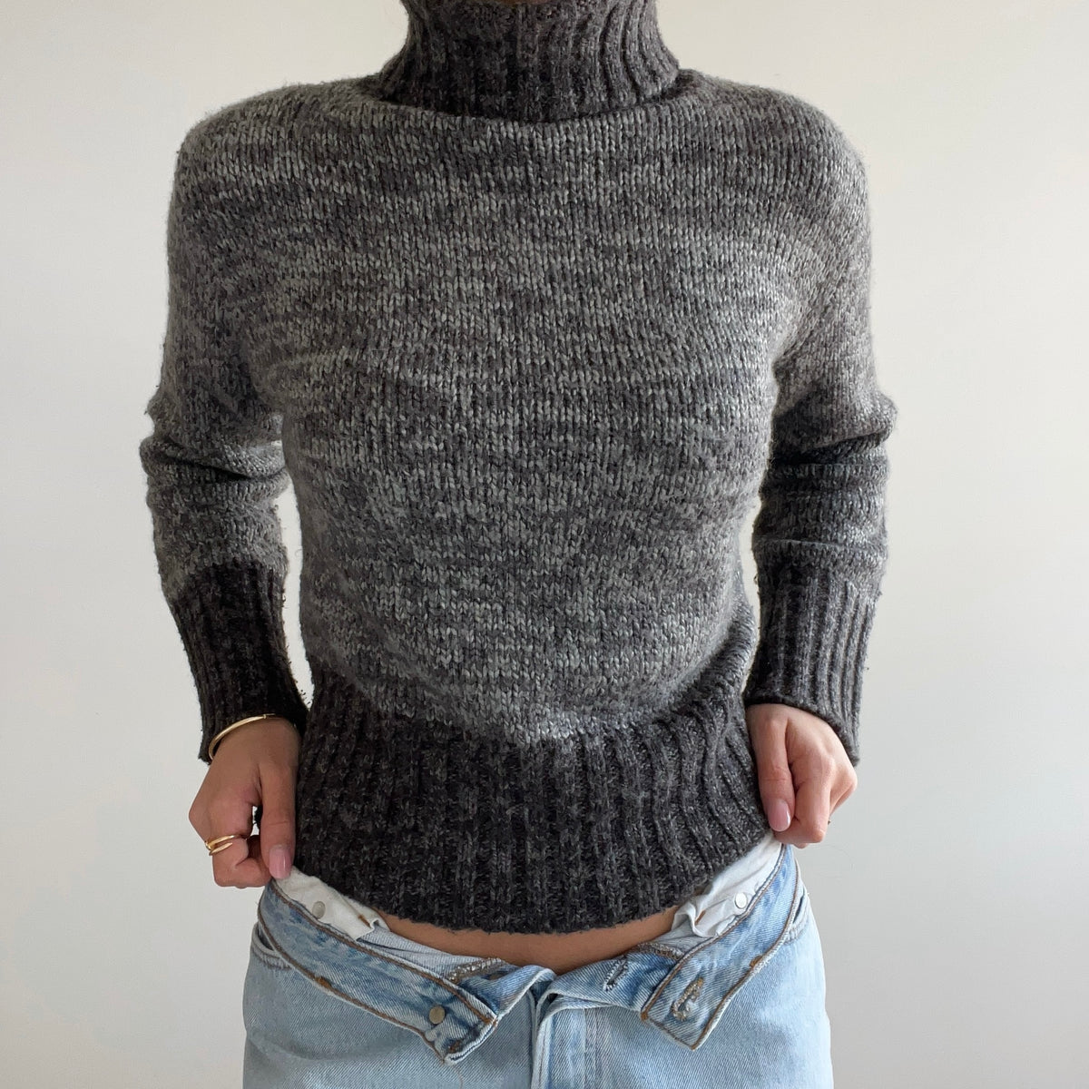TWO TONE ROLL KNIT