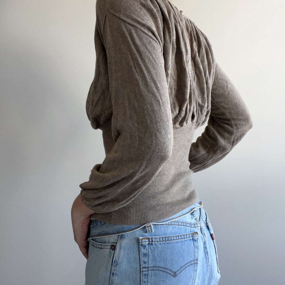 BROWN KEYHOLE TOP