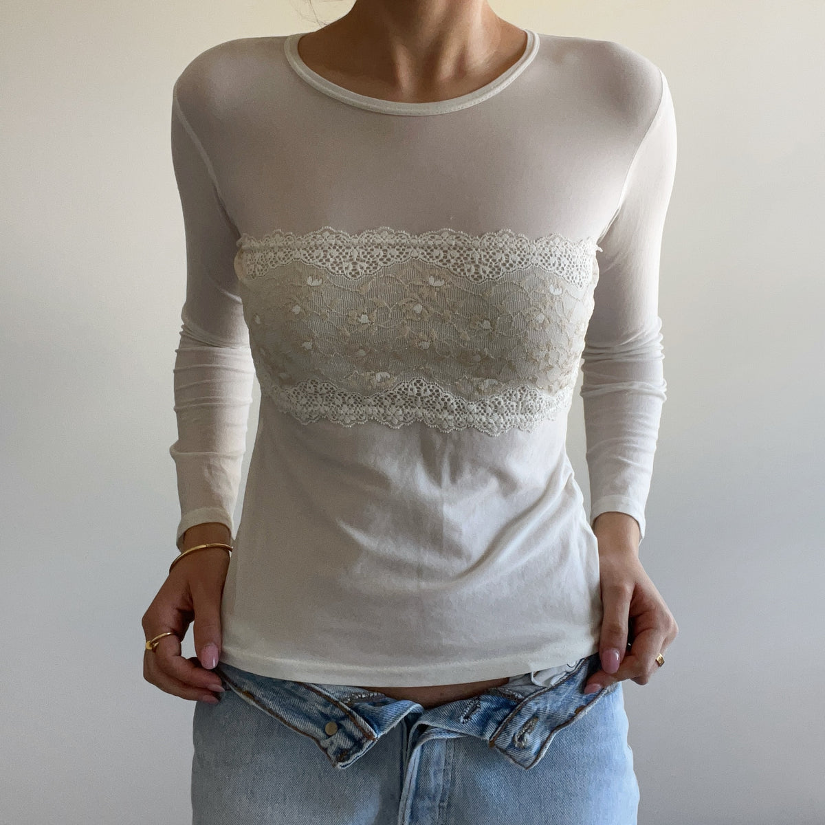 WHITE LACE LONG SLEEVE