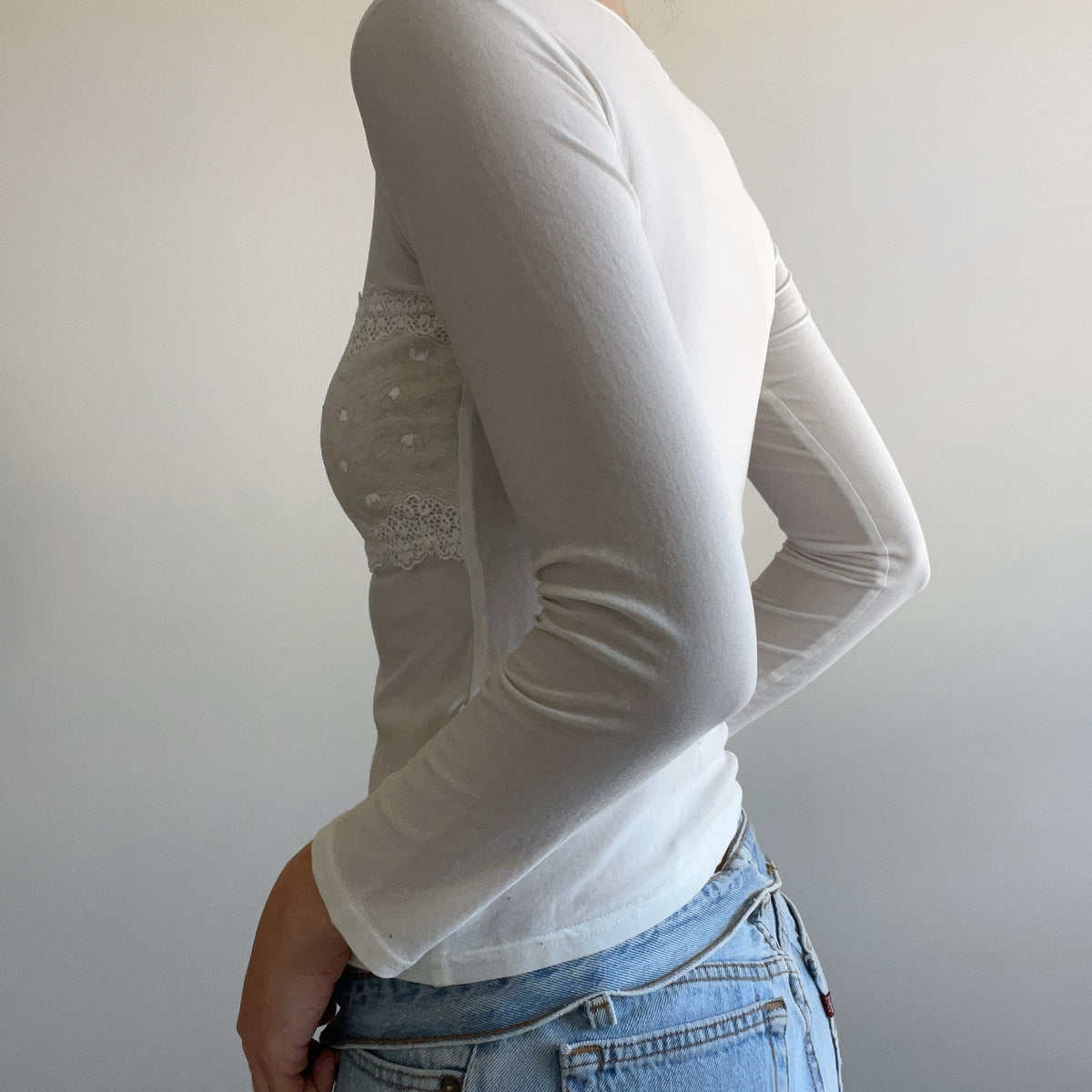 WHITE LACE LONG SLEEVE