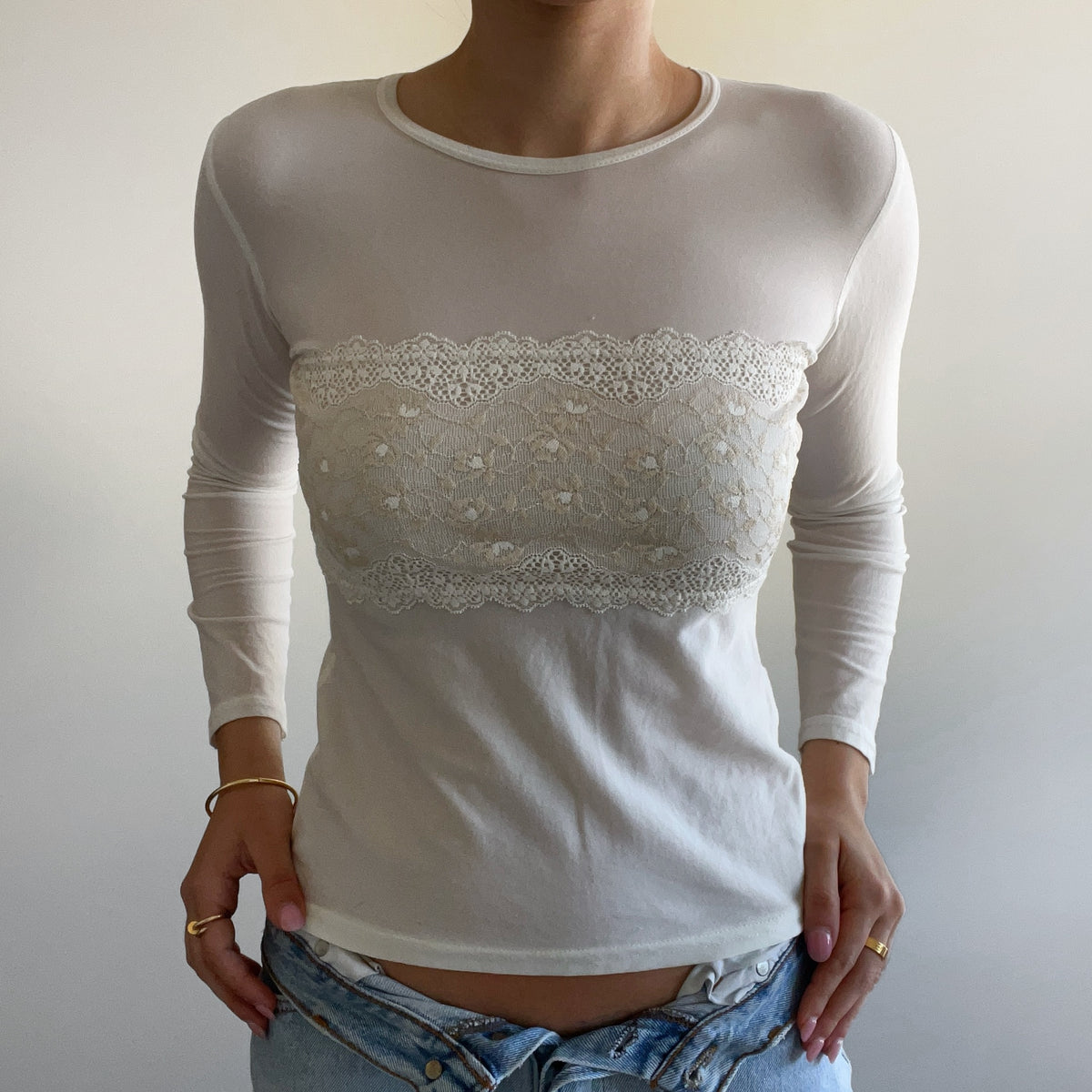 WHITE LACE LONG SLEEVE