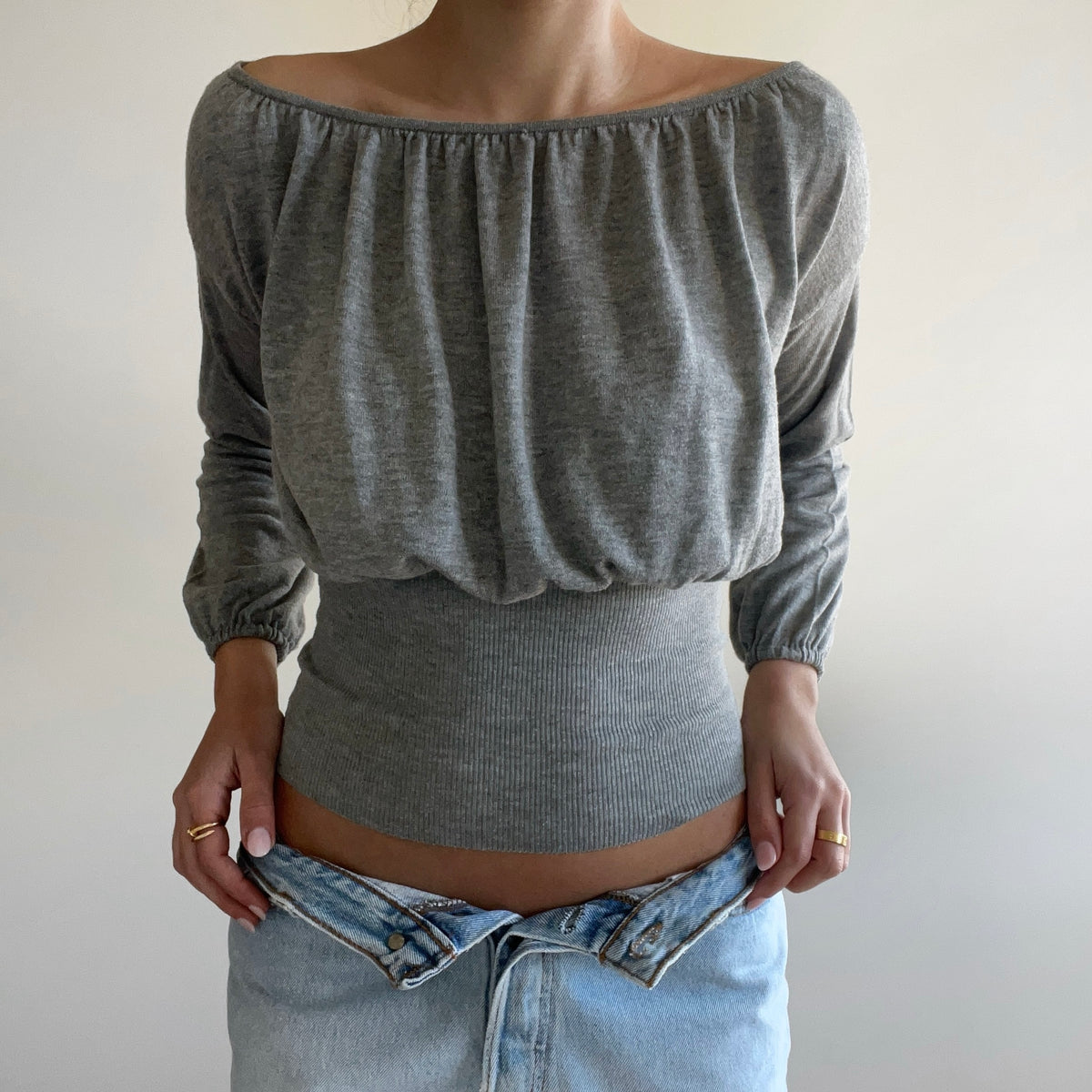 GREY KEYHOLE TOP