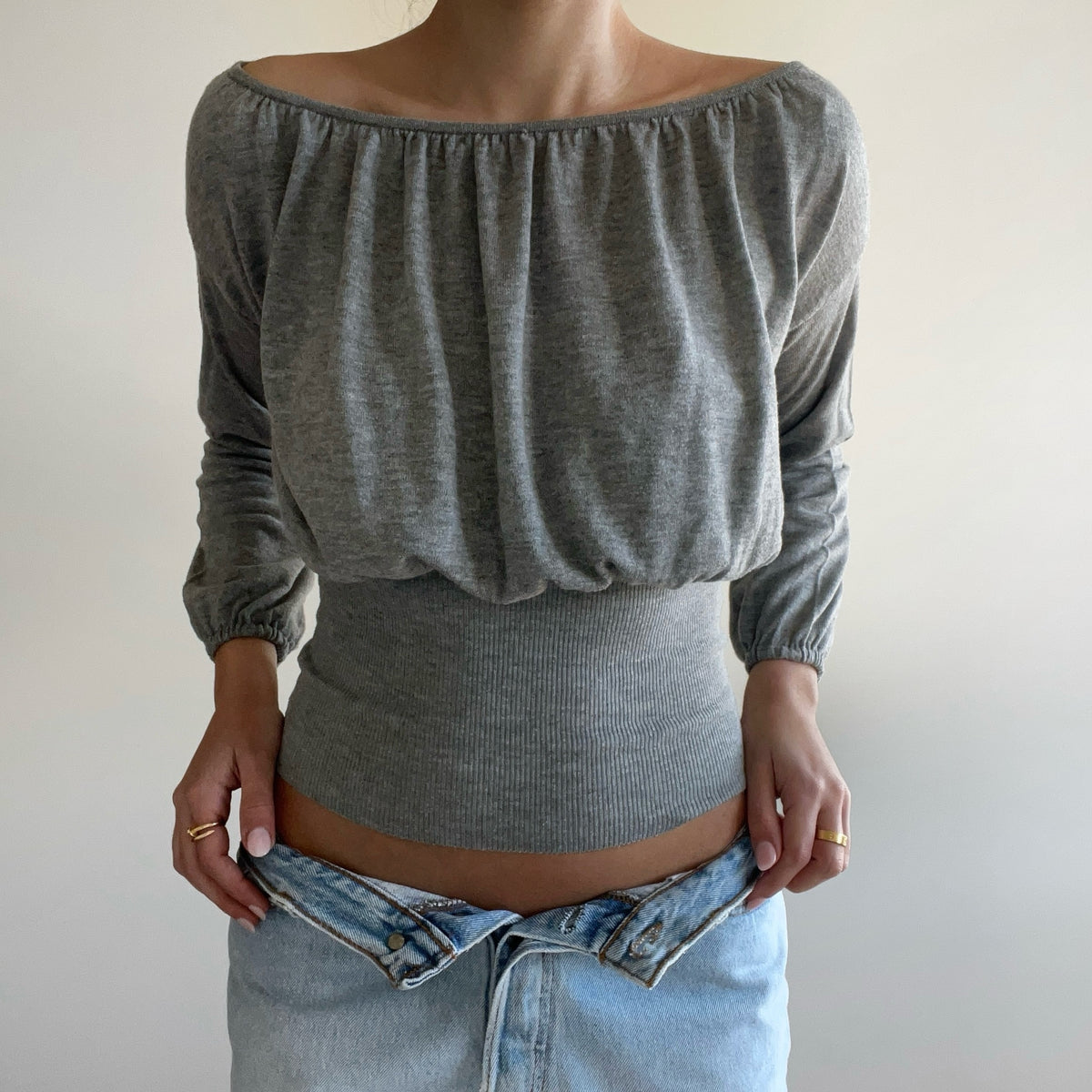 GREY KEYHOLE TOP