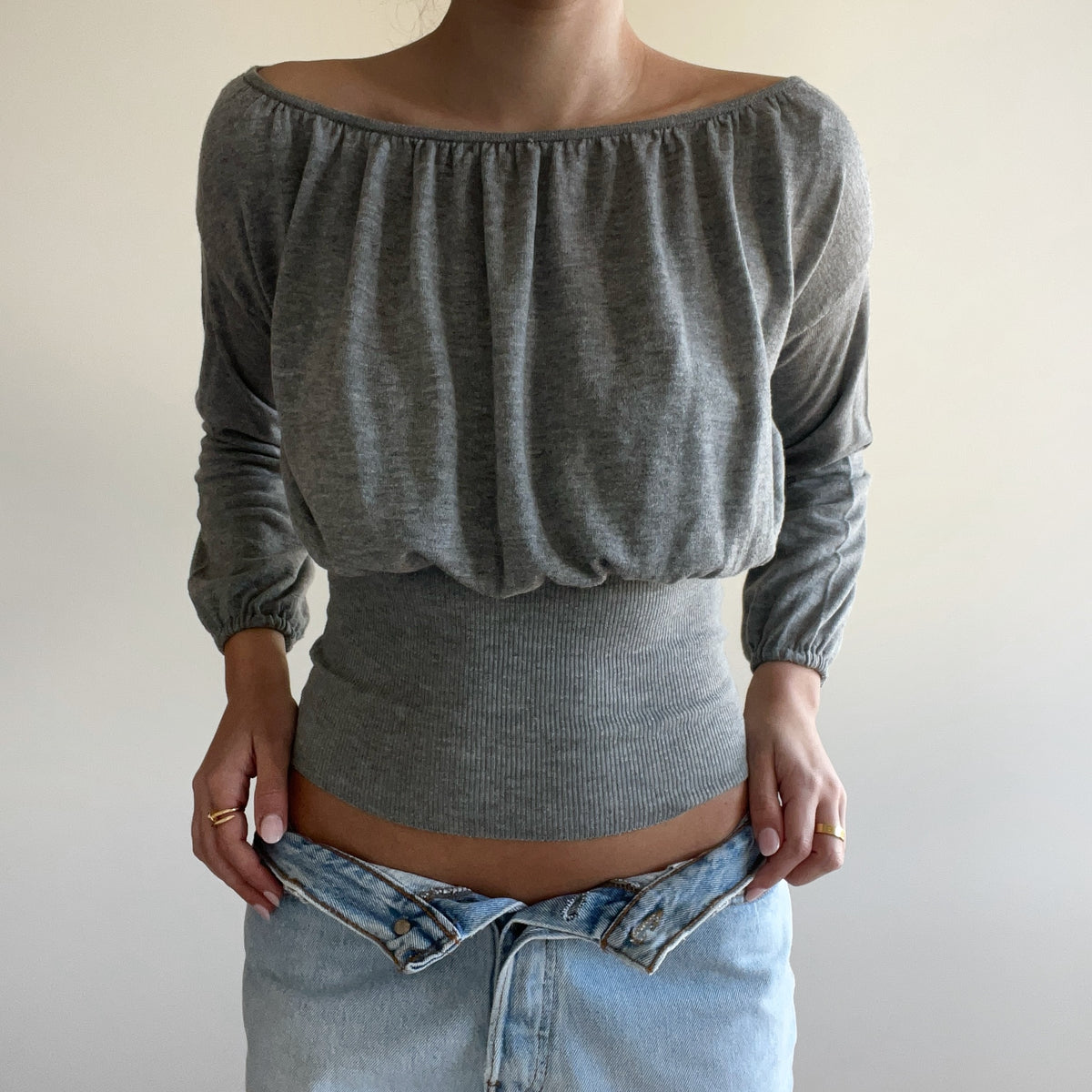 GREY KEYHOLE TOP