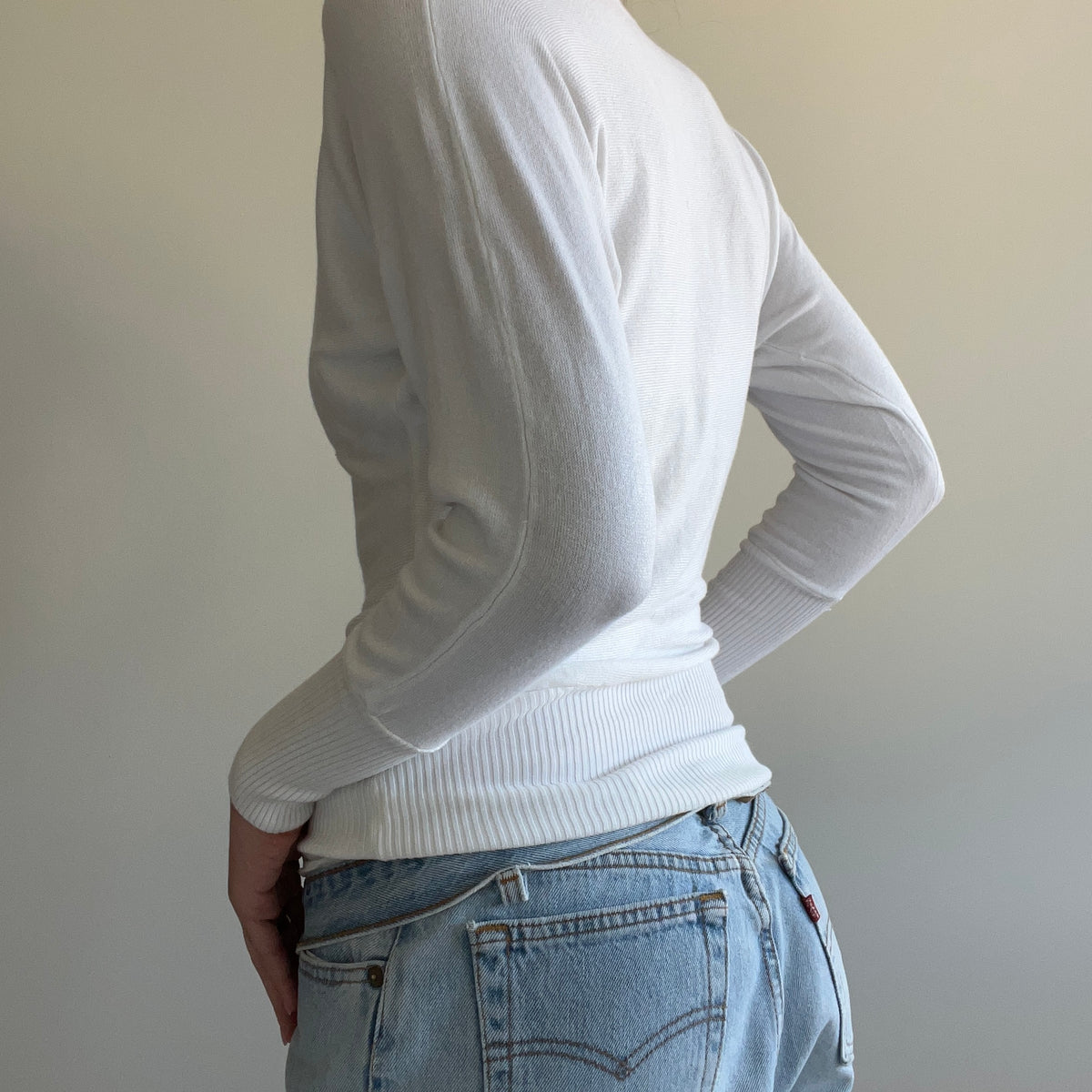 WHITE SLINKY JUMPER