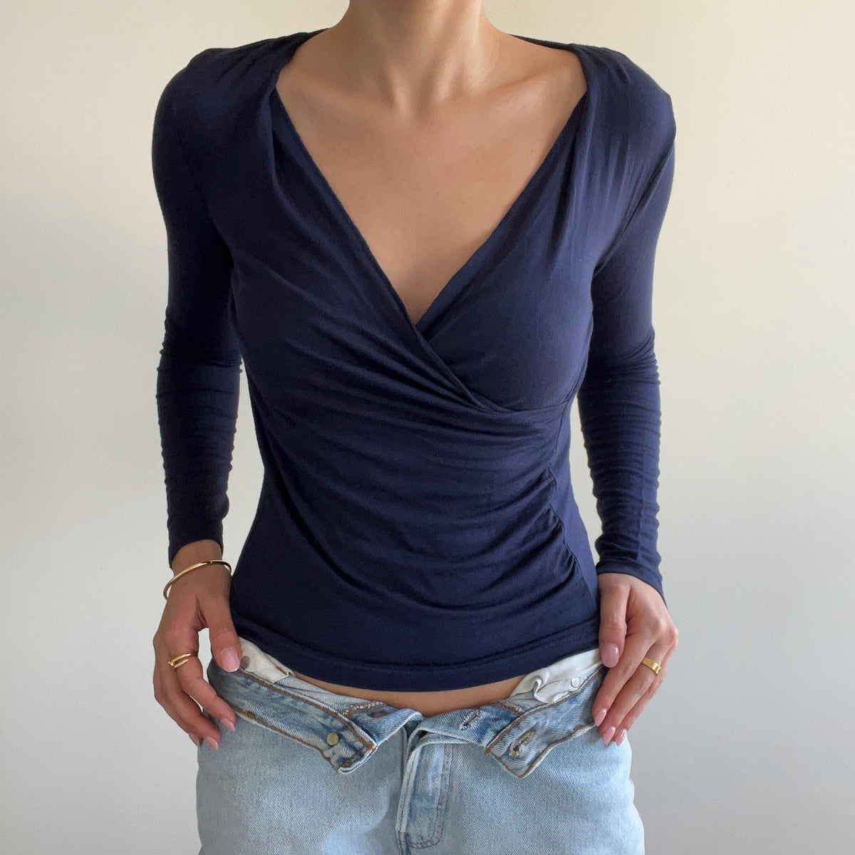 NAVY WRAP TOP