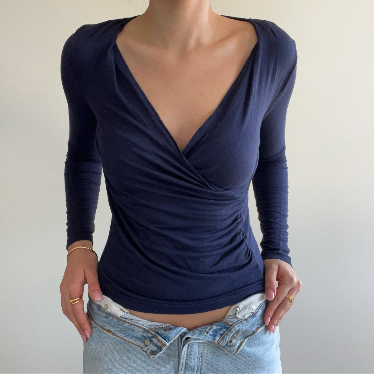 NAVY WRAP TOP
