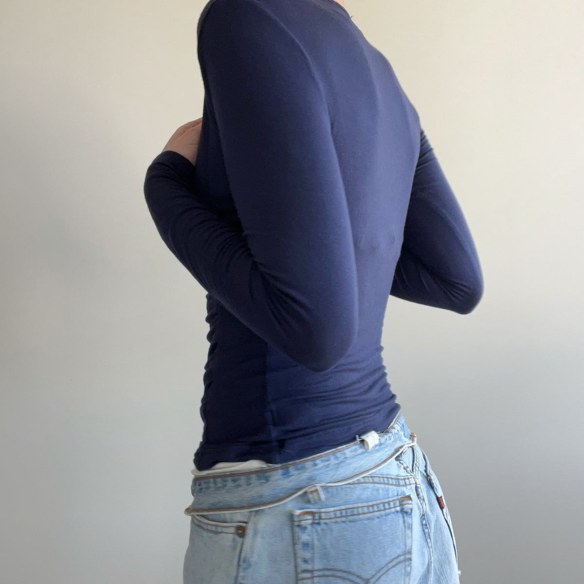 NAVY WRAP TOP