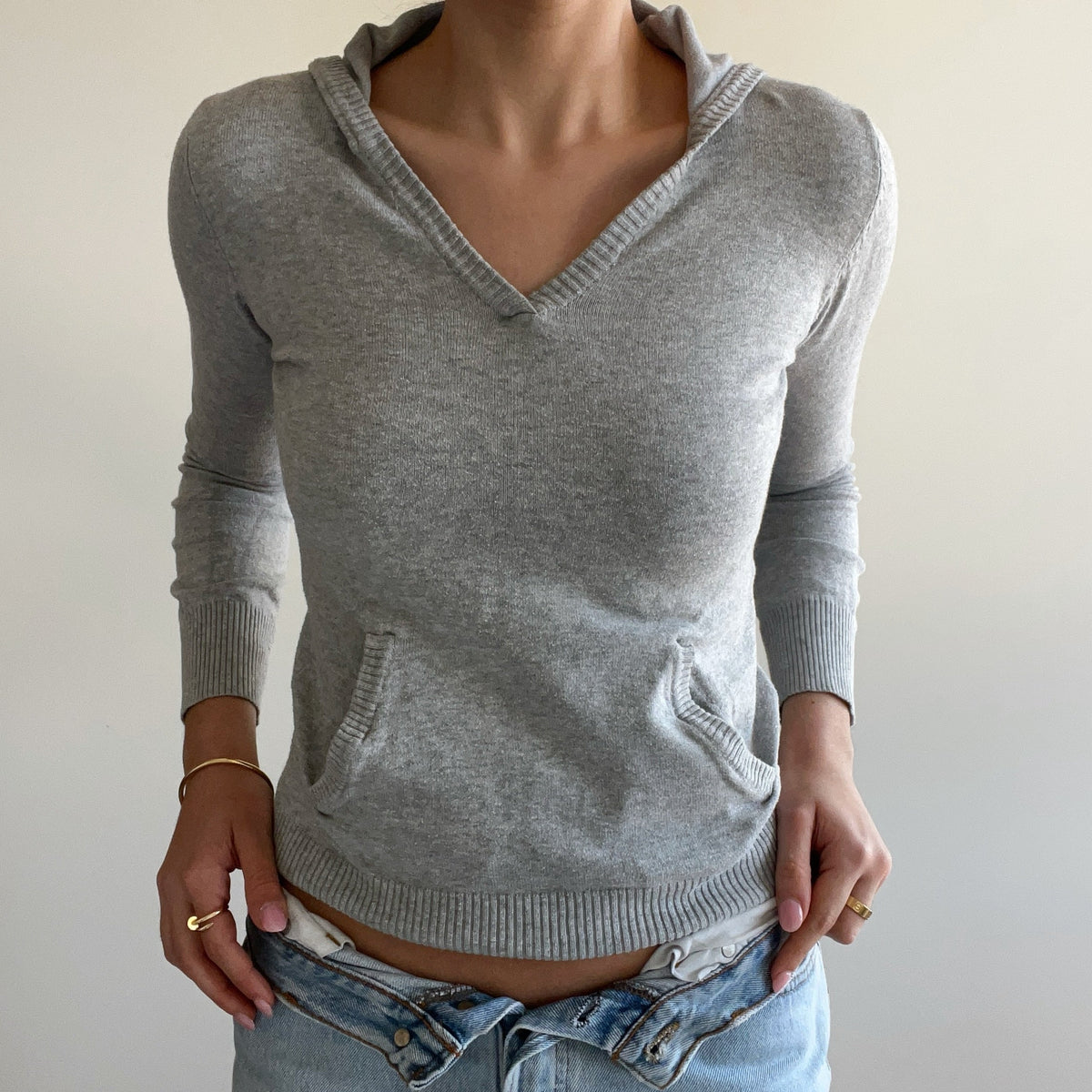 GREY HOODIE