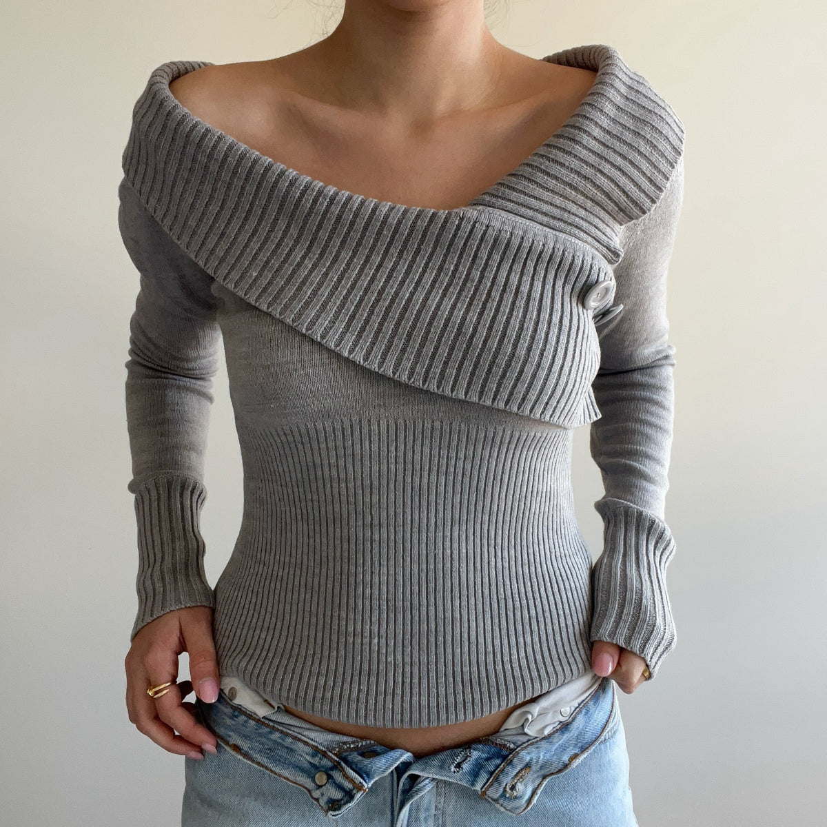GREY WRAP BUTTON KNIT