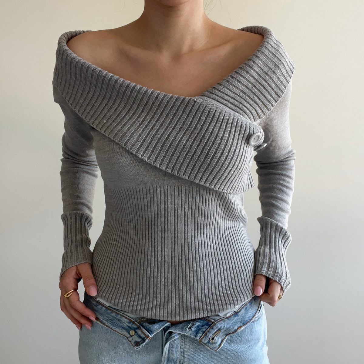 GREY WRAP BUTTON KNIT