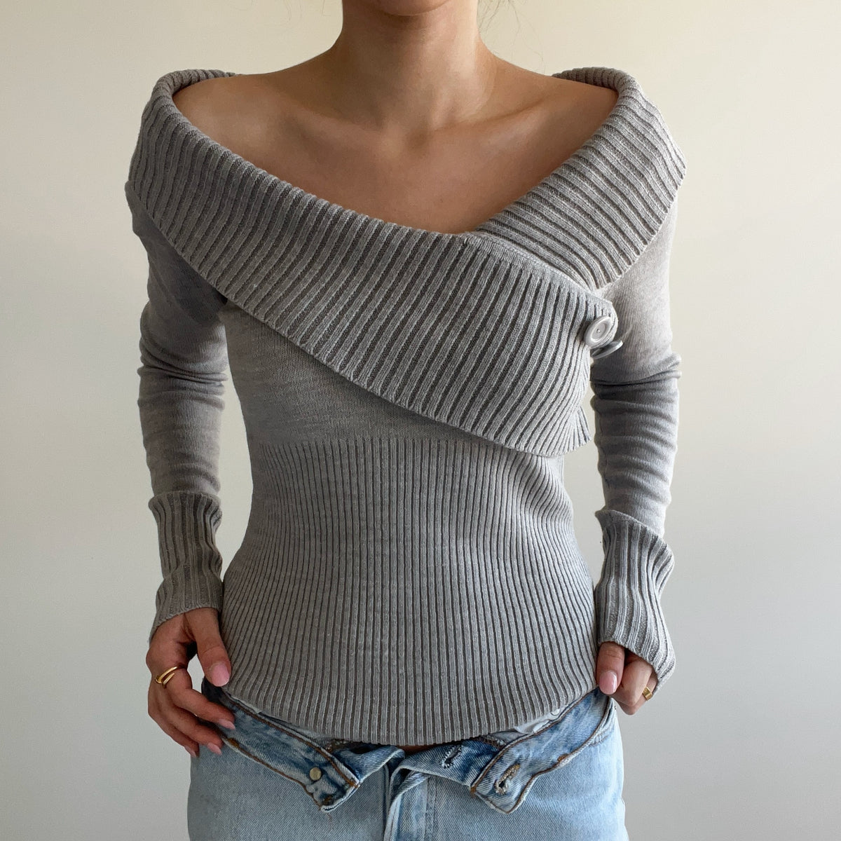 GREY WRAP BUTTON KNIT