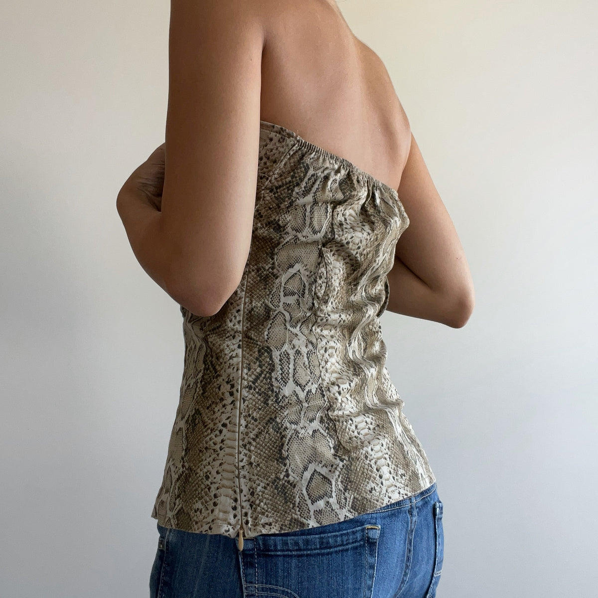 SNAKE PRINT STRAPLESS TOP
