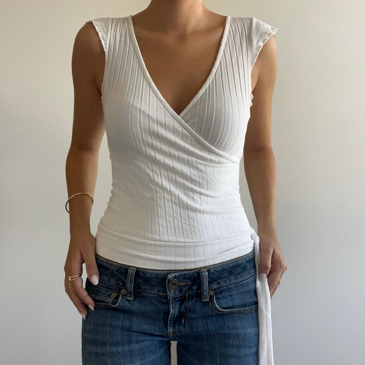 WHITE STRIPED WRAP TANK