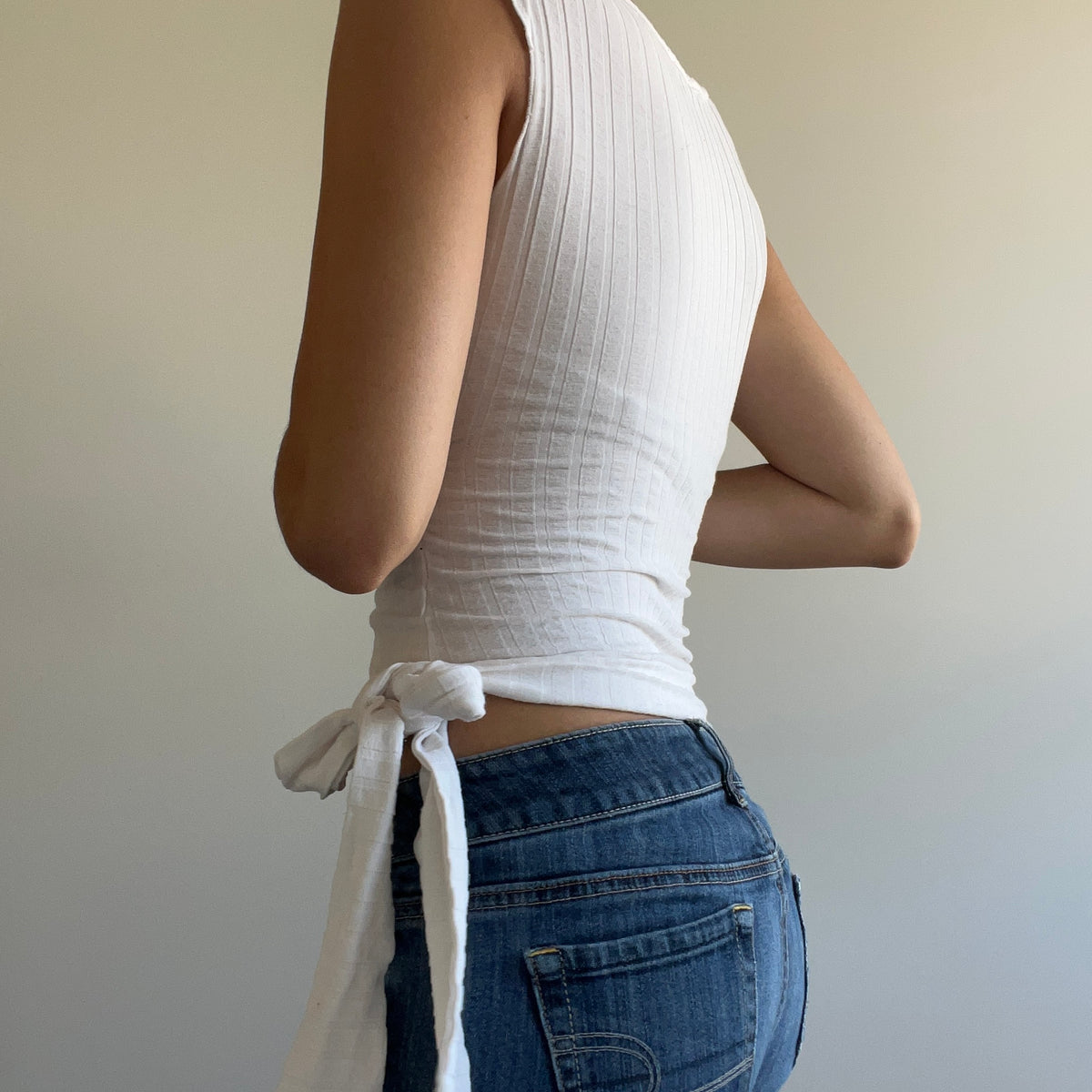 WHITE STRIPED WRAP TANK