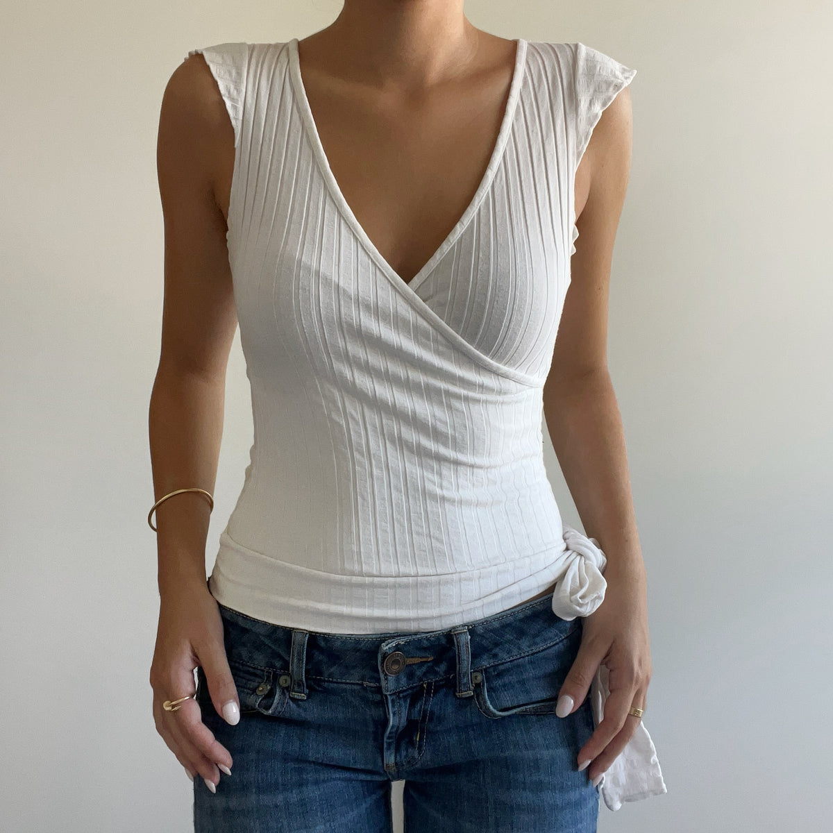 WHITE STRIPED WRAP TANK