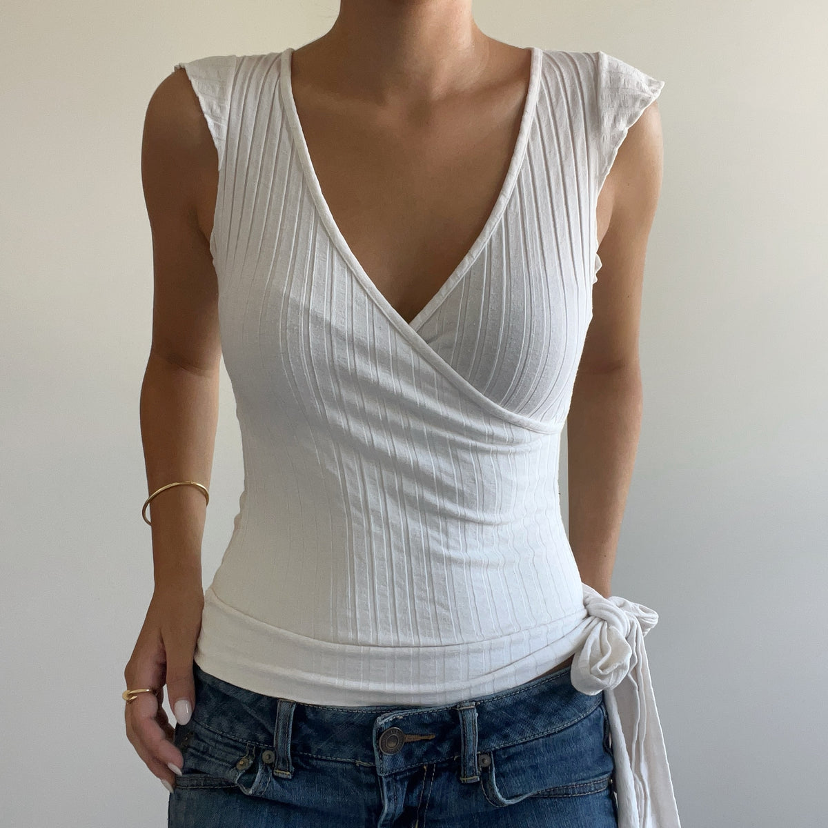 WHITE STRIPED WRAP TANK