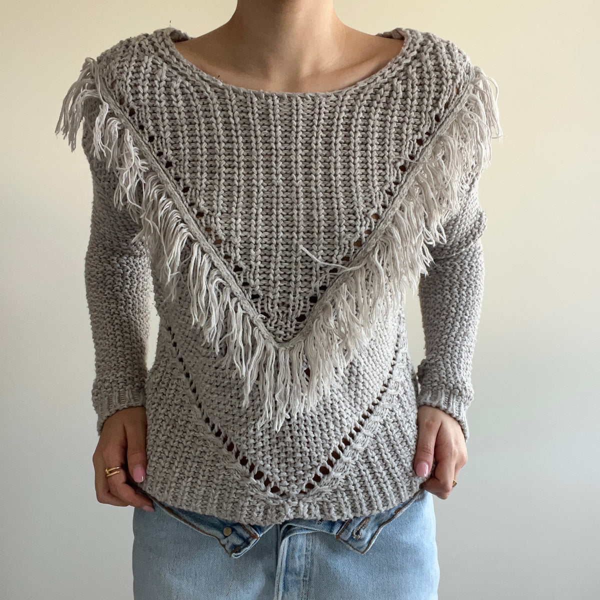 GREY FRINGE JUMPER