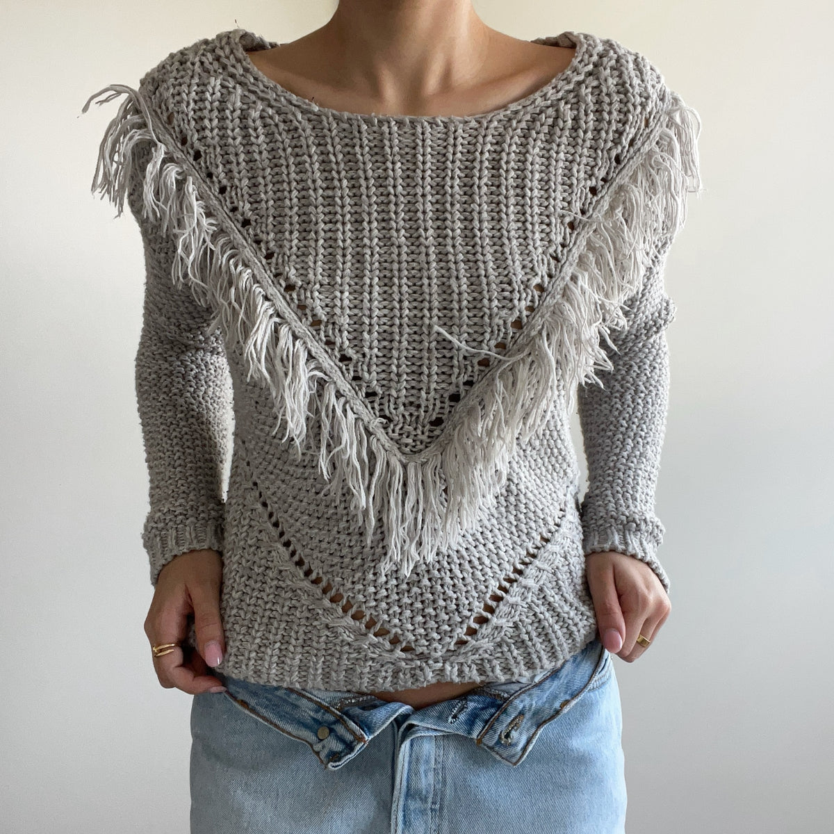 GREY FRINGE JUMPER