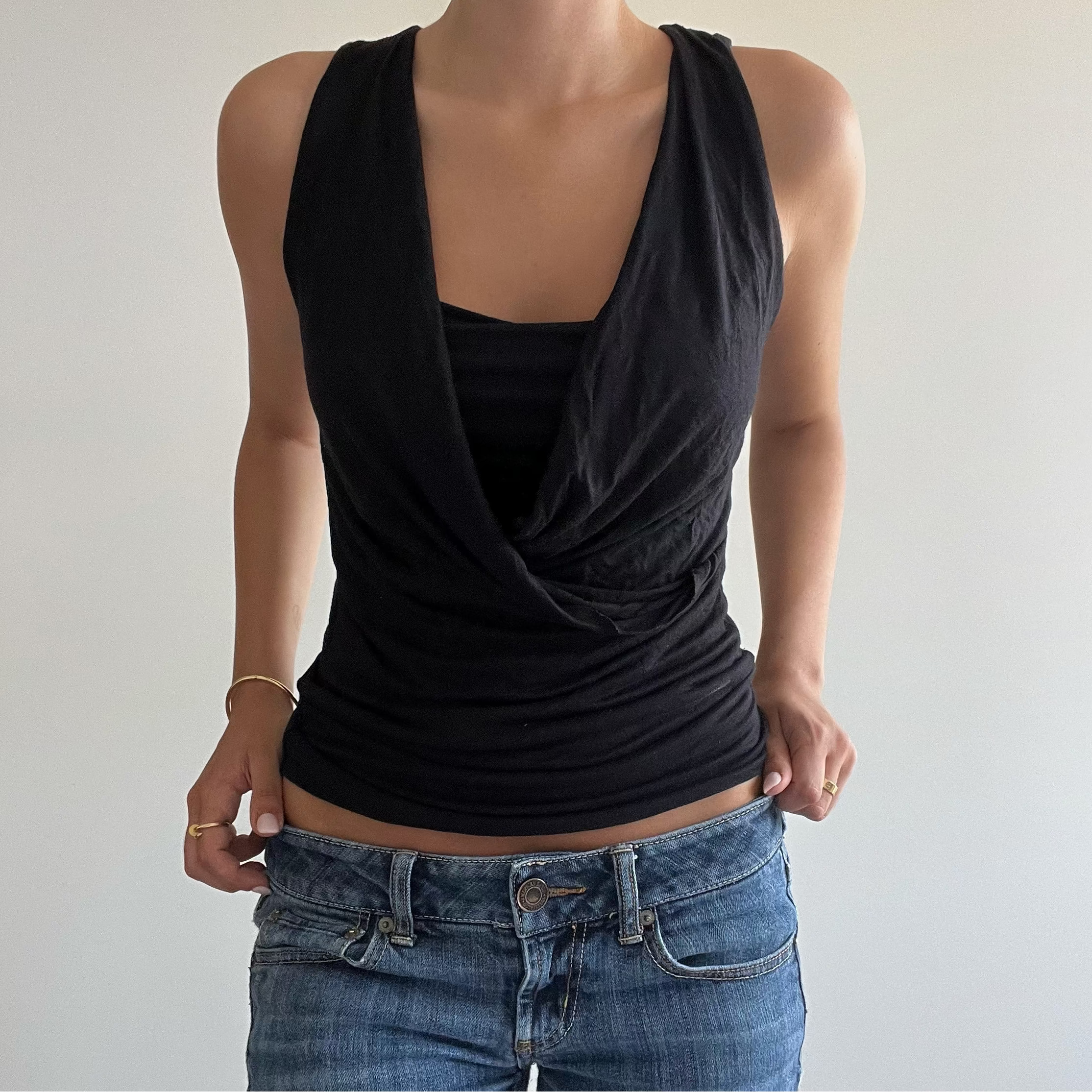 BLACK KEYHOLE TANK