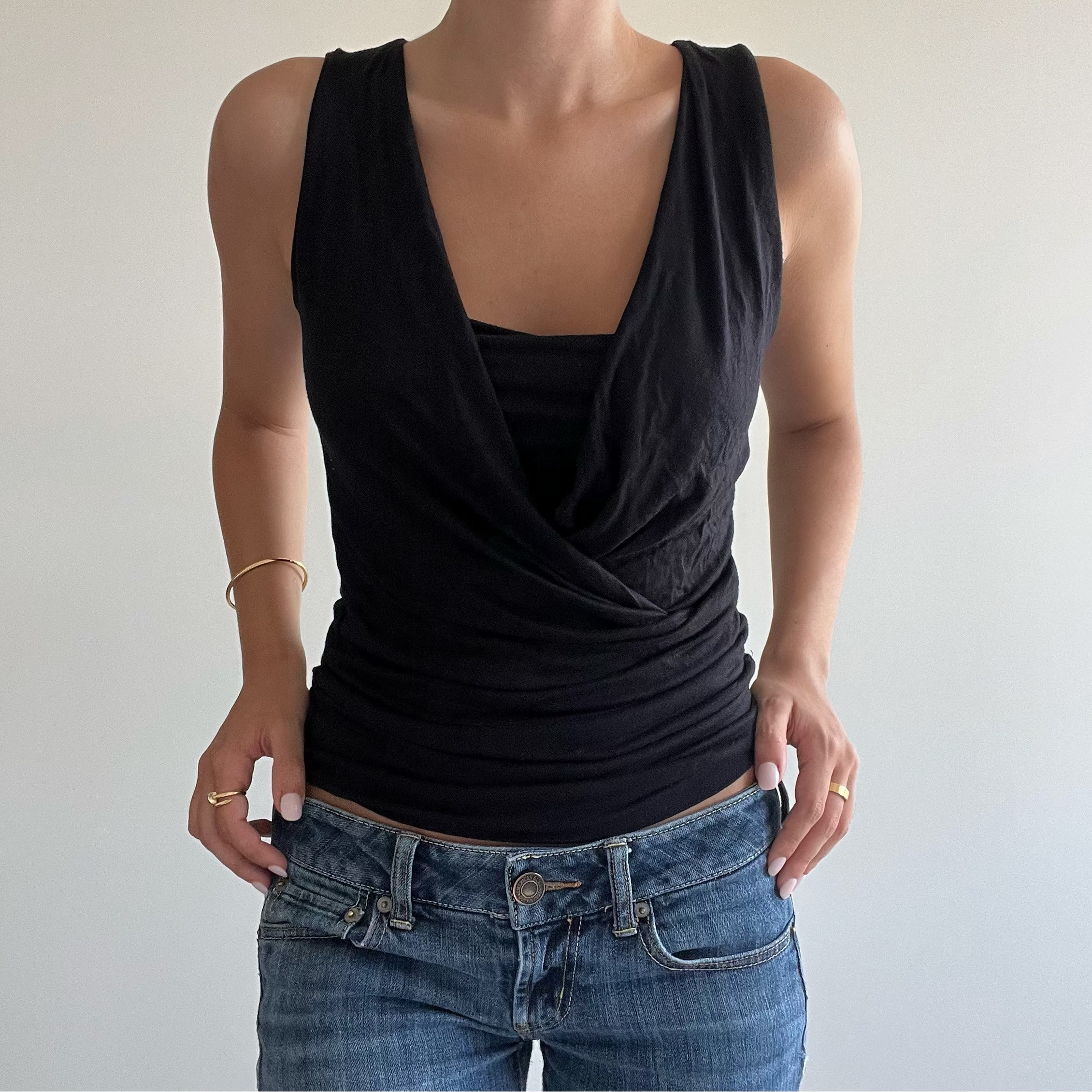 BLACK KEYHOLE TANK