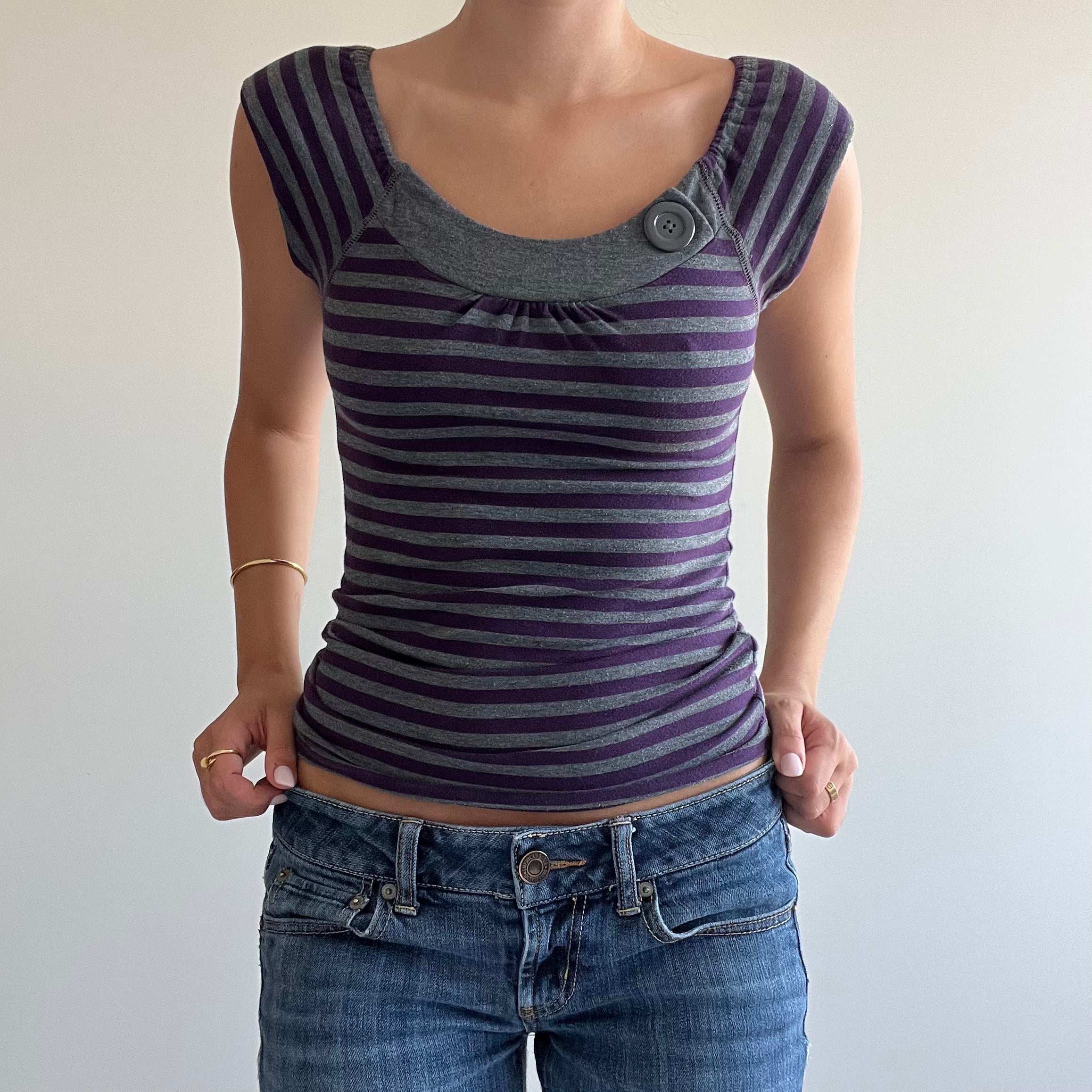 PURPLE BUTTON STRIPE TOP