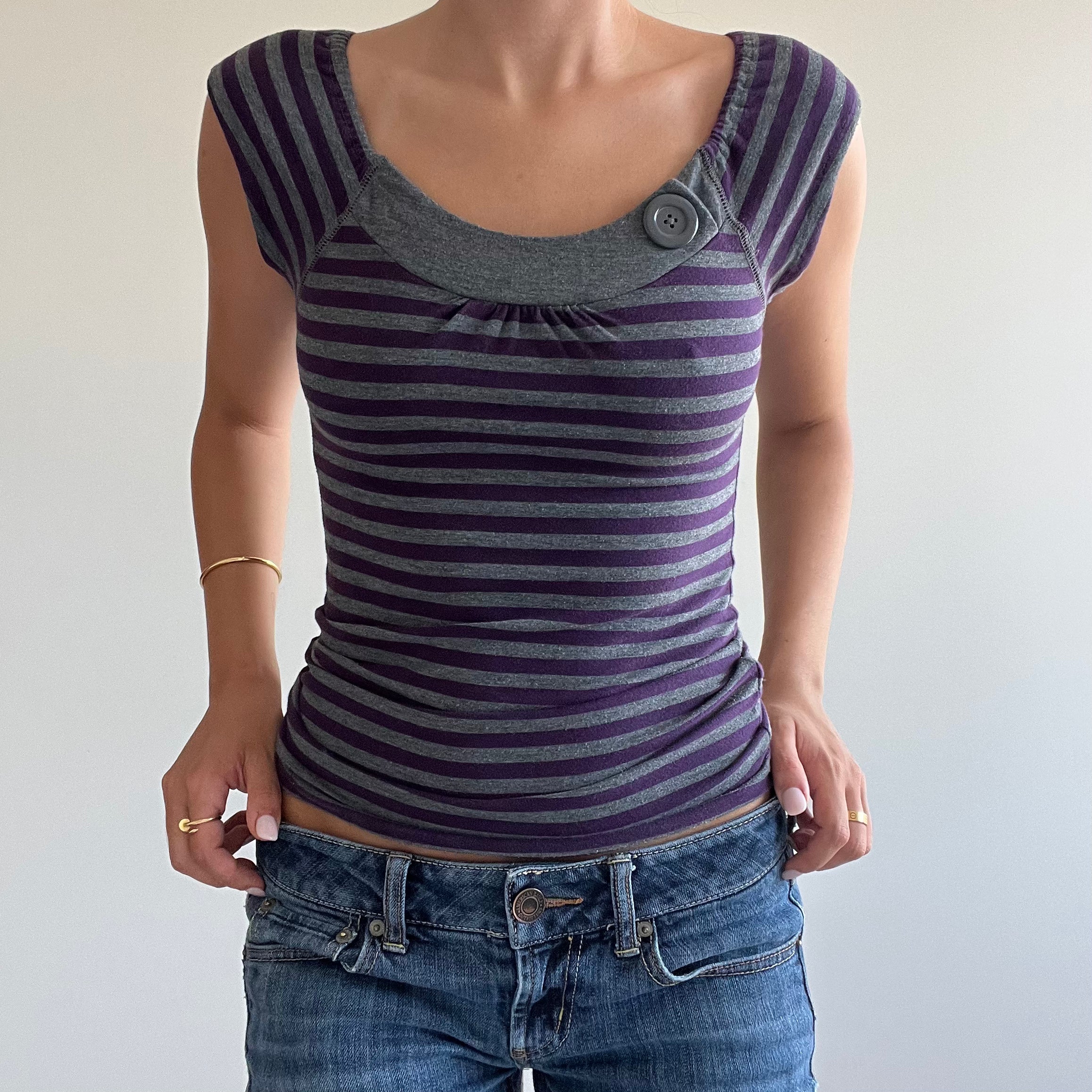 PURPLE BUTTON STRIPE TOP