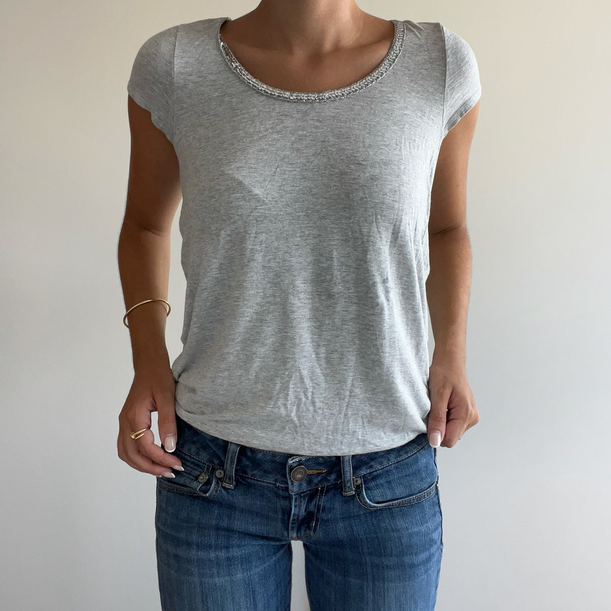 GREY OPEN BACK TEE