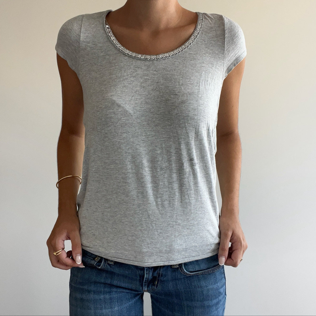 GREY OPEN BACK TEE