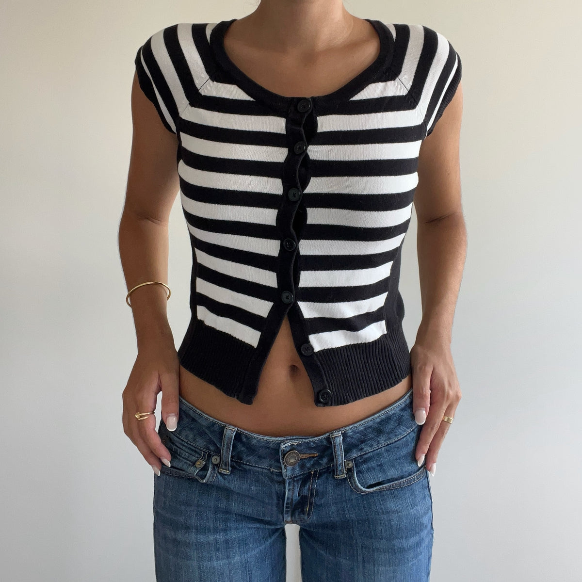 STRIPED BUTTON KNIT