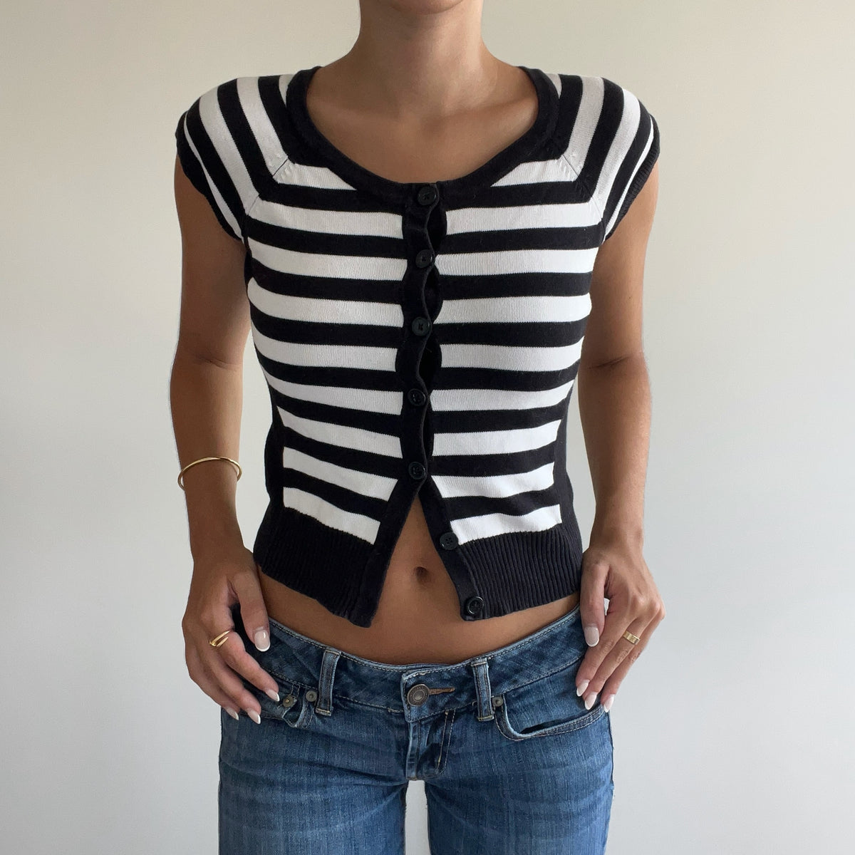STRIPED BUTTON KNIT