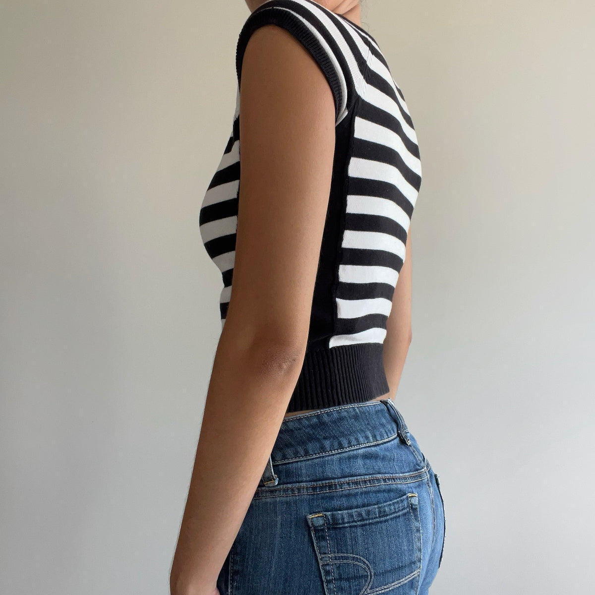 STRIPED BUTTON KNIT