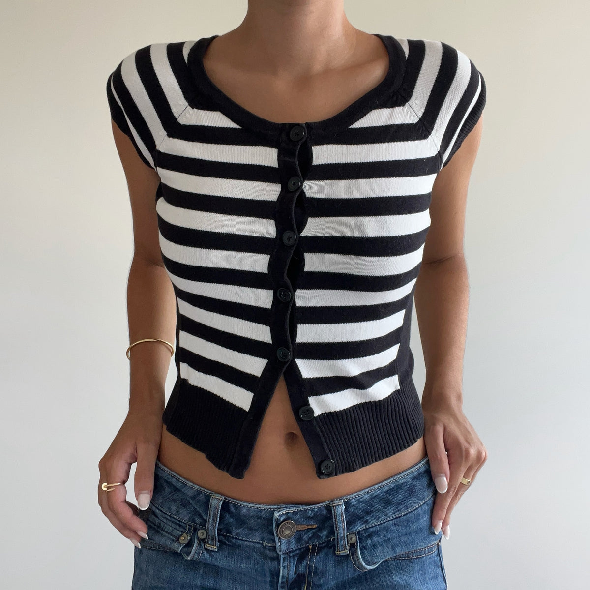 STRIPED BUTTON KNIT