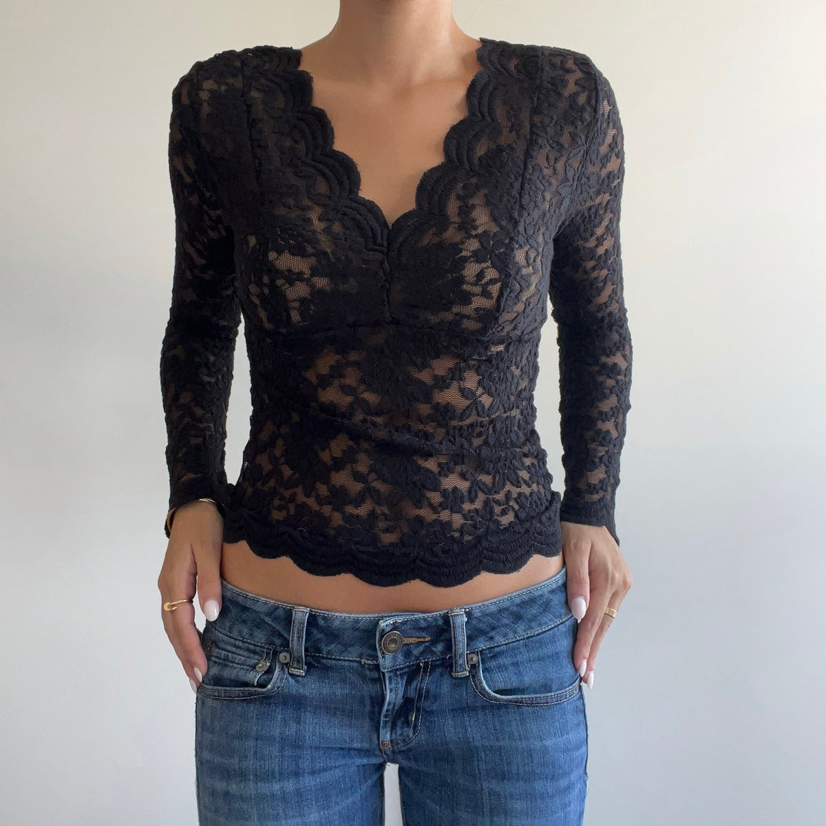 BLACK LACE LONG SLEEVE