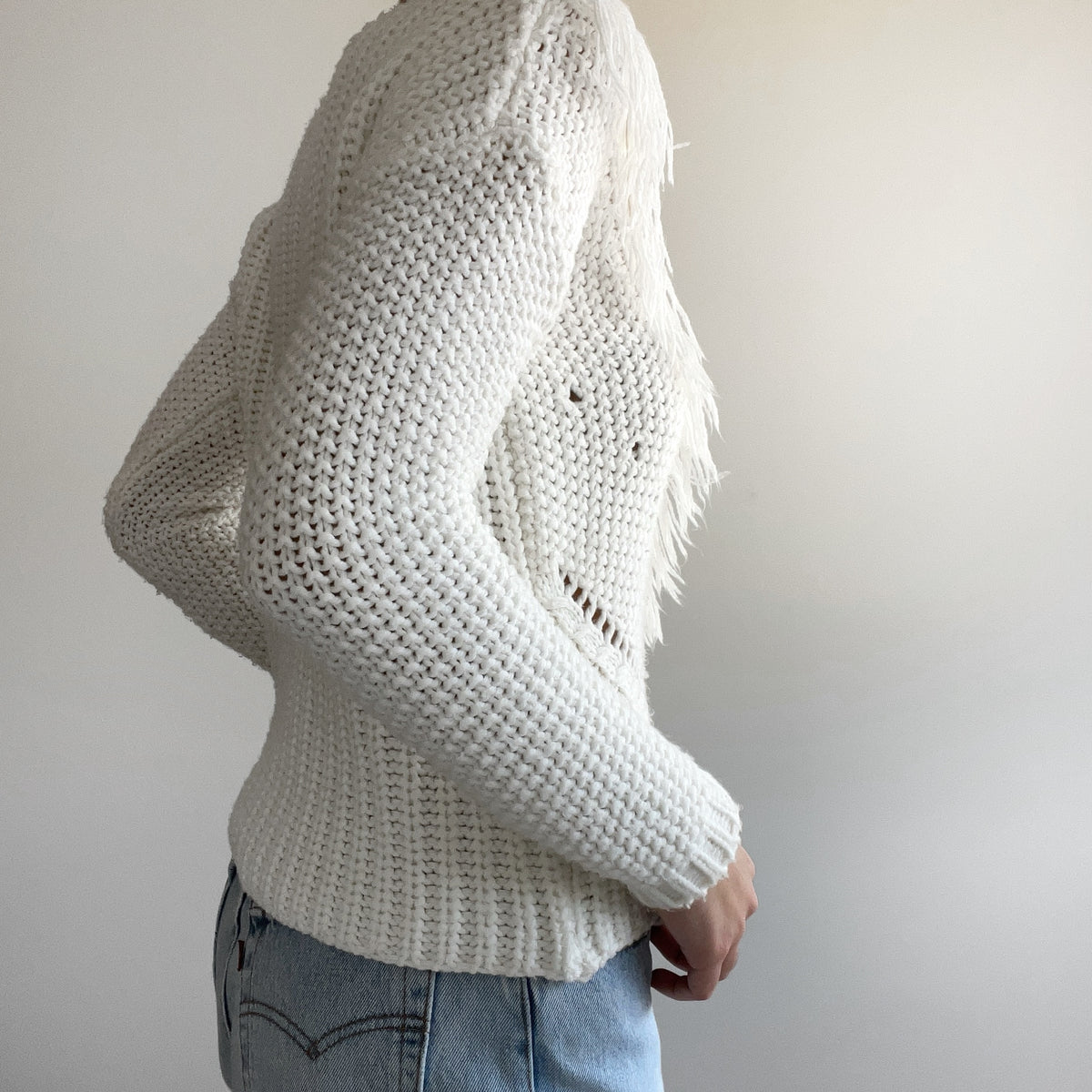 WHITE FRINGE JUMPER