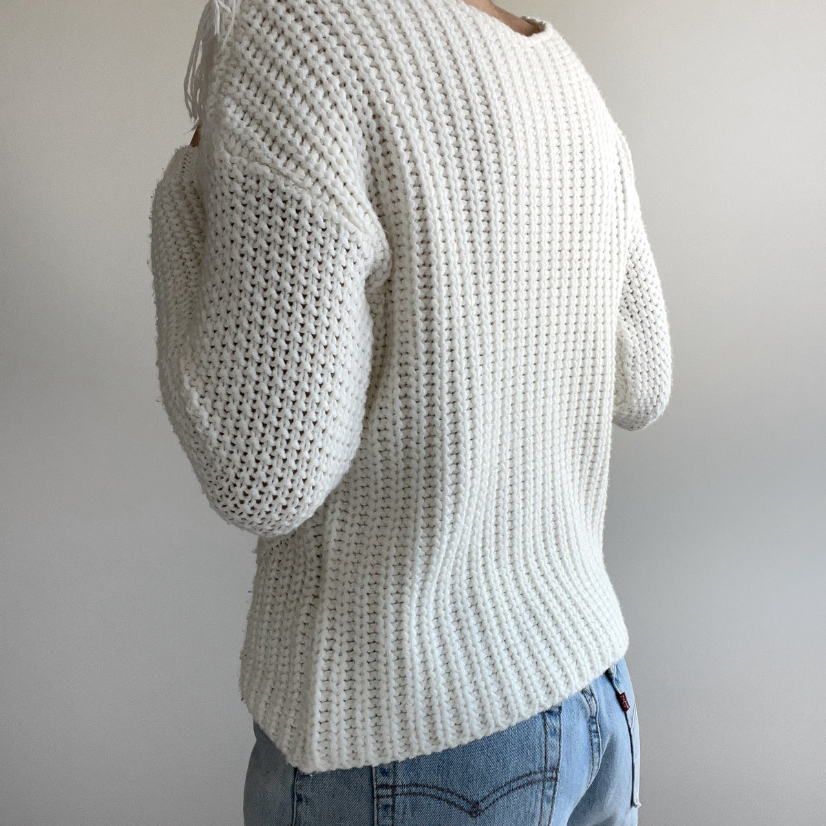 WHITE FRINGE JUMPER