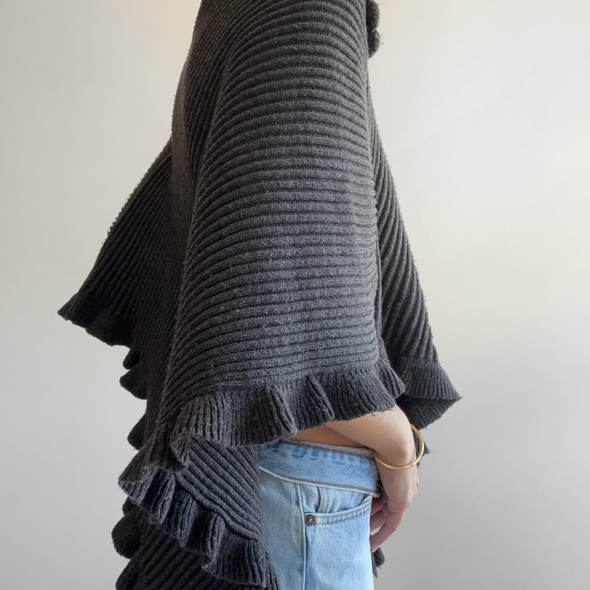 GREY PONCHO