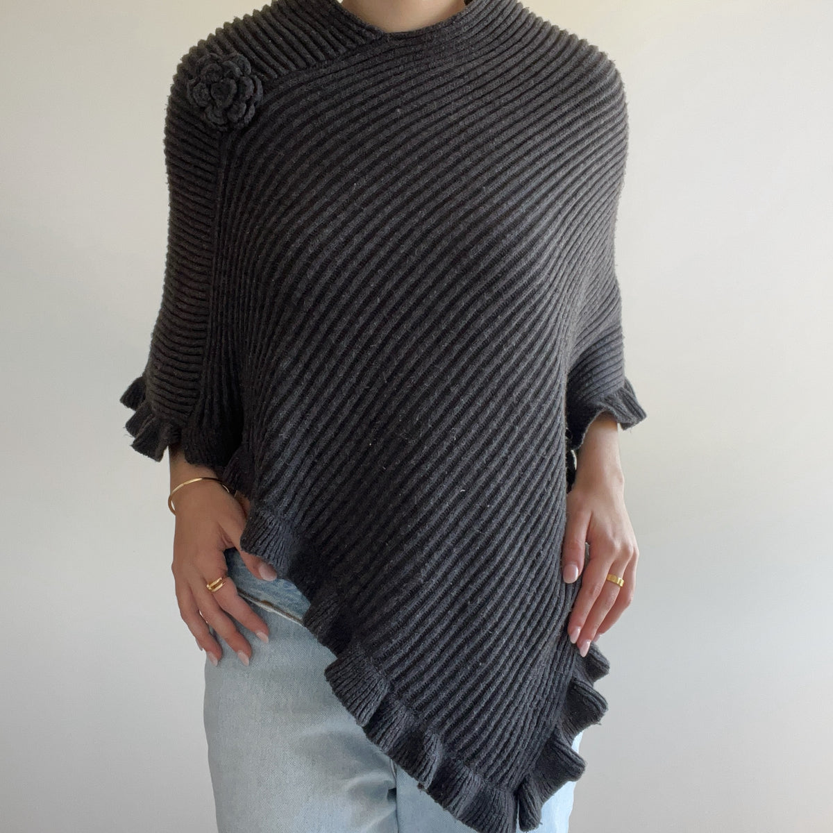GREY PONCHO