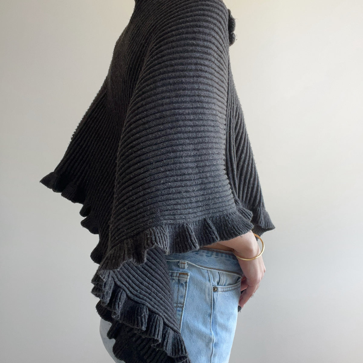 GREY PONCHO