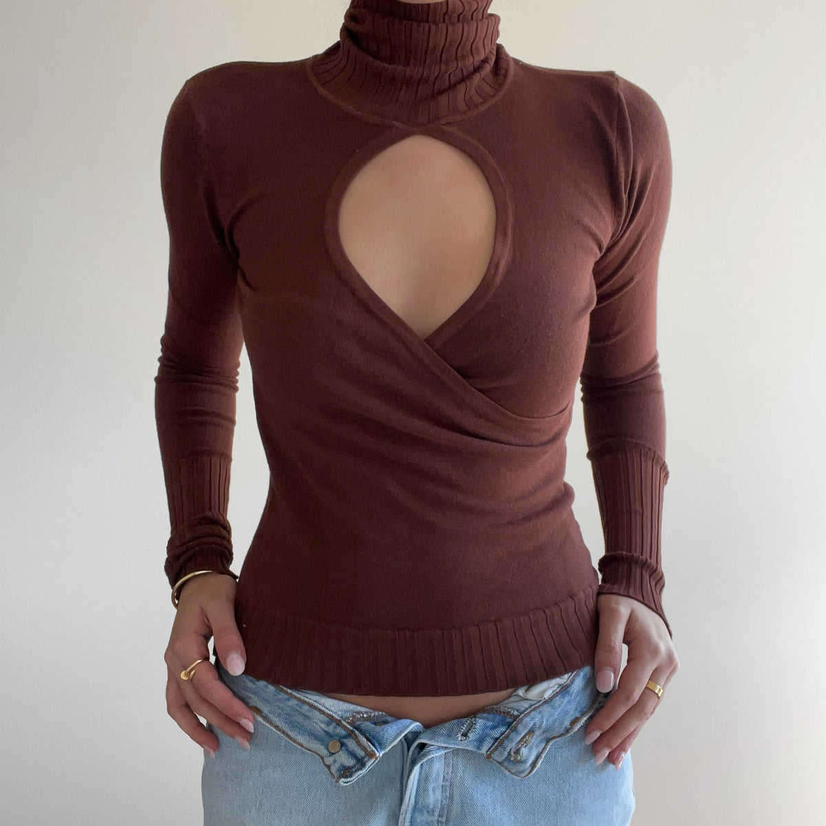 KEYHOLE LONG SLEEVE